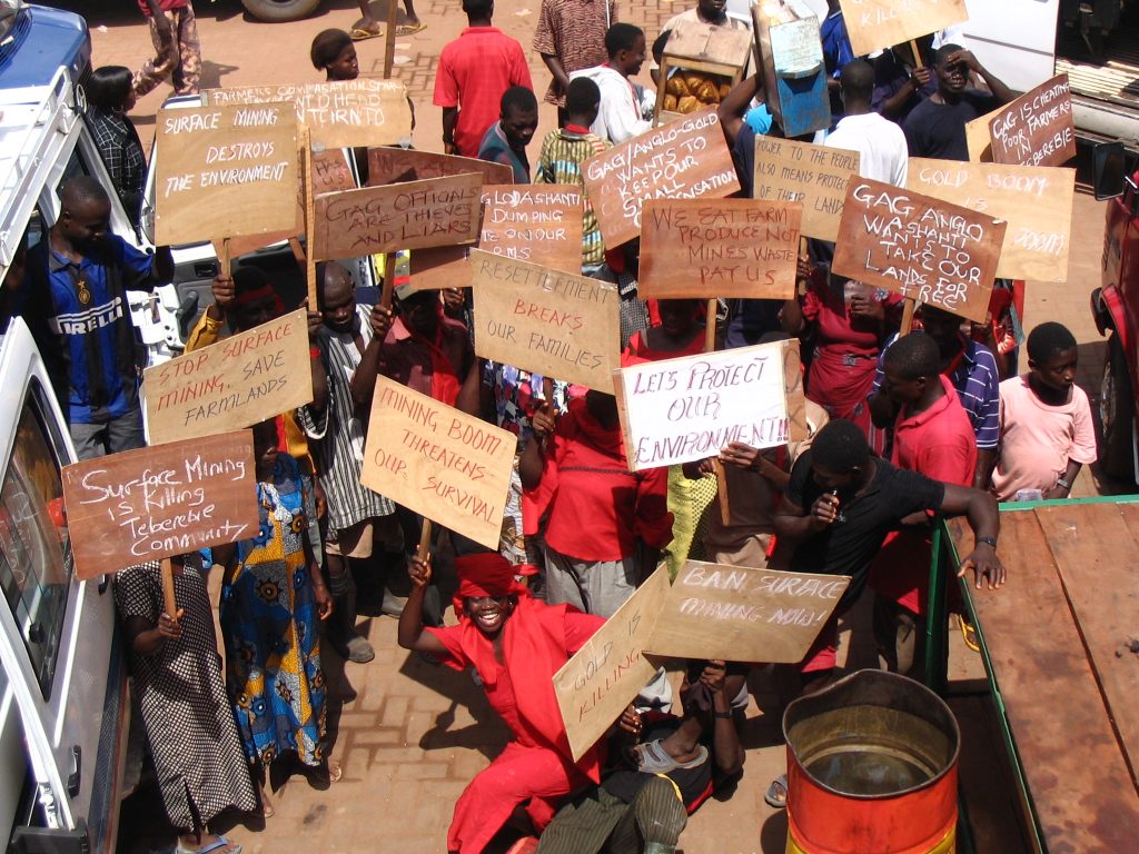 Teberebie Community Demonstration 2004 (2015_10_10 07_27_20 UTC)